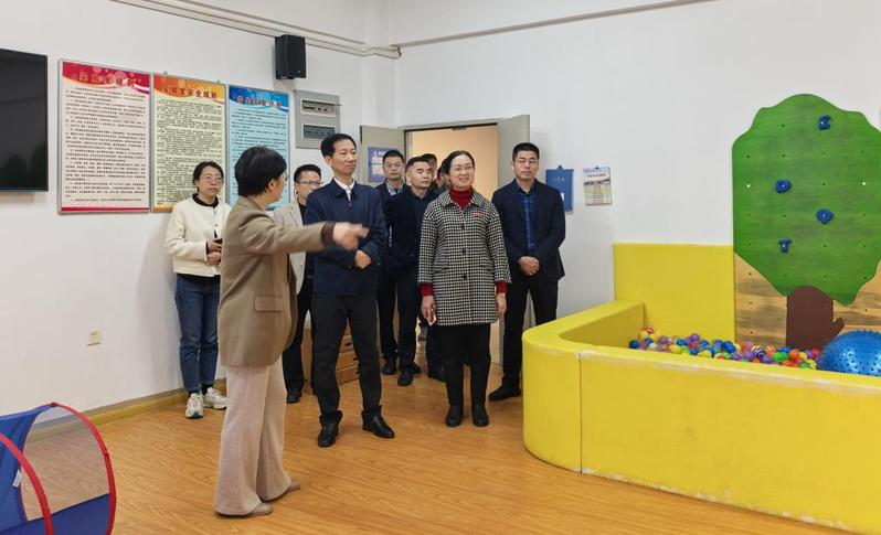 省残联党组成员、副理事长赖勤学...